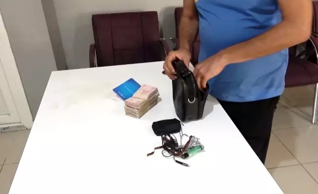 İşsiz vatandaş içinde 2 bin lira bulunan çantayı sahibine teslim etti: Vatandaşlık görevimi yaptım, mutluyum