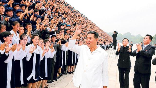 Kilo veren ve boynu ortaya çıkan Kim Jong-Un'un eski halinden eser kalmadı