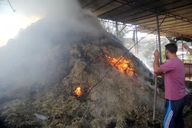 Kopan elektrik telleri 600 balya samanı küle çevirdi