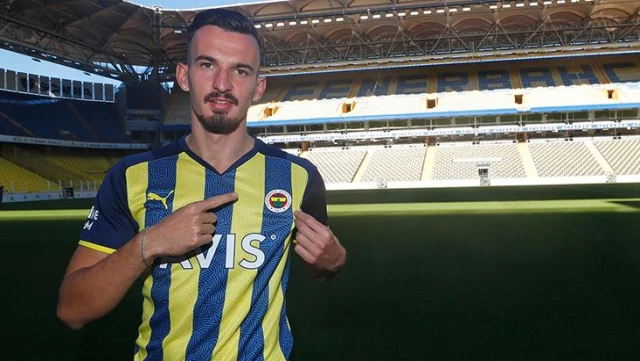 Son Dakika: Fenerbahçe, Alman golcü Mergim Berisha'yı resmen takımına kattı