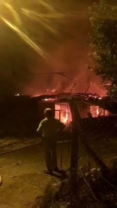 Tokat'ta ahşap ev alevlere teslim oldu