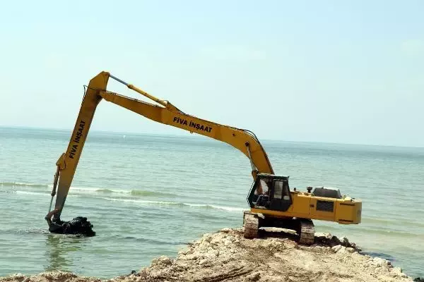 Son dakika gündem: VAN GÖLÜ KIYILARI 2 MİLYON 780 BİN METREKÜP DİP ÇAMURUNDAN ARINDIRILIYOR