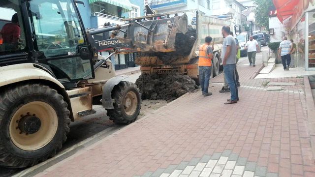 yokusta kayan tirdan tonlarca camur yola saci 5 14369764 o