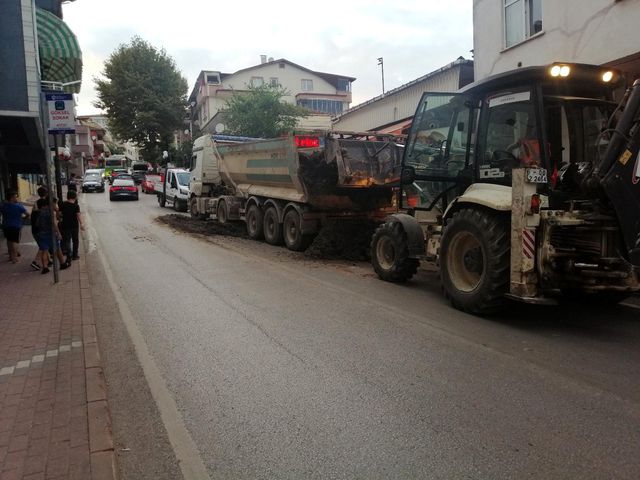 yokusta kayan tirdan tonlarca camur yola saci 6 14369764 o