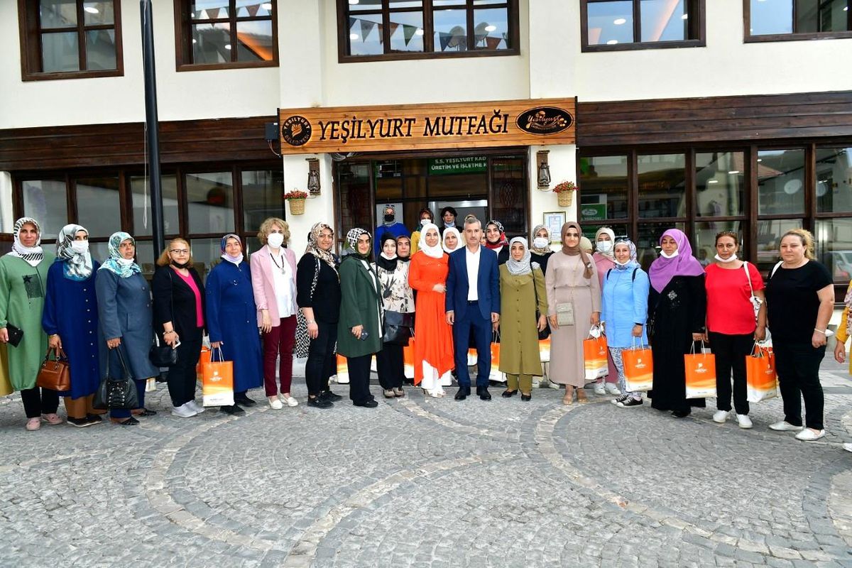 Son dakika haberleri | AK Partililer, Yeşilyurt Belediyesi'nin yatırımlarını gezdi