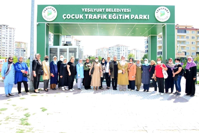 Son dakika haberleri | AK Partililer, Yeşilyurt Belediyesi'nin yatırımlarını gezdi