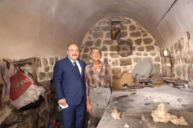 Bakan Varank, AK Parti Mardin İl Başkanlığını ziyaret etti