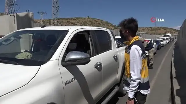 Bingöl'de sağlık ekipleri, jandarma kontrol noktasında aşılama çalışması yaptı