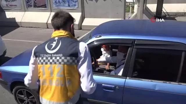 Bingöl'de sağlık ekipleri, jandarma kontrol noktasında aşılama çalışması yaptı
