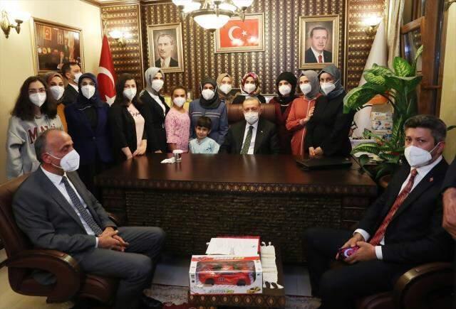 Cumhurbaşkanı Erdoğan, baba ocağı Rize'de tek tek vatandaşları dinledi