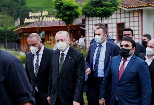 Cumhurbaşkanı Erdoğan'dan memleketi Rize'de dikkat çeken sözler: Ne kadar komünist varsa alıp buraya geliyorlar