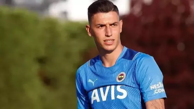 Fenerbahçe'de kale alarm veriyor! Milli Takım'a giden Berke'den kötü haber Fenerbahçe'de kale alarm veriyor! Milli Takım'a giden Berke'den kötü haber