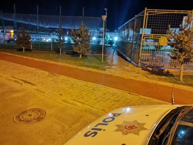 Halı sahada çıkan kavgada tüfekler konuştu! Futbol oynamayı bırakıp birbirleriyle çatıştılar