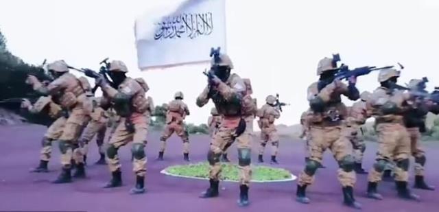 İntihar yelekleri, bomba yüklü araçlar, ağır silahlar! Taliban'ın gövde gösterisi devlet televizyonunda yayınlandı