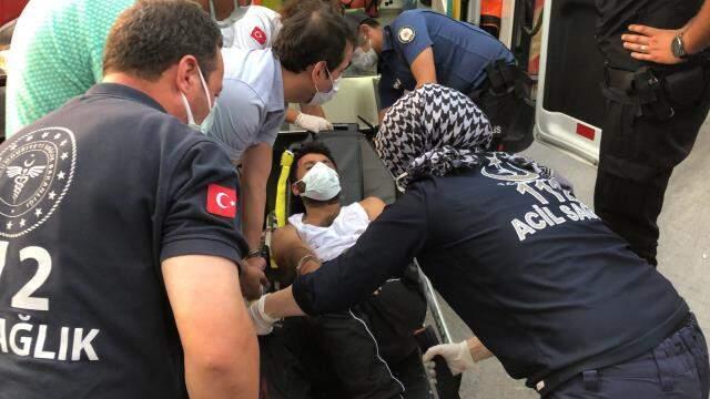 Polisten kaçan 2 şüpheli araçla servis bekleyen genç kadına böyle çarptı