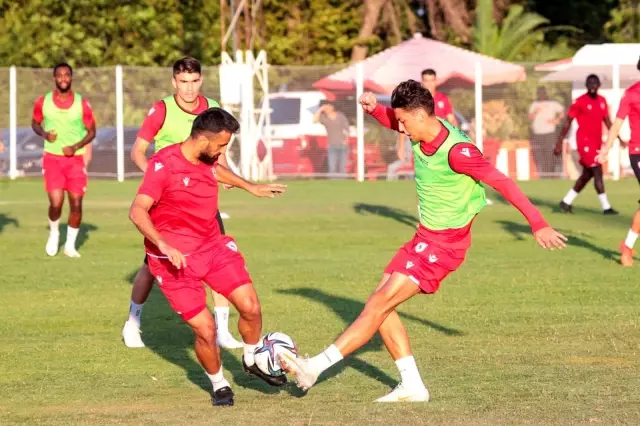 Samsunspor'da Fofana ve Melih Altıkulaç'ın lisansı çıkartıldı