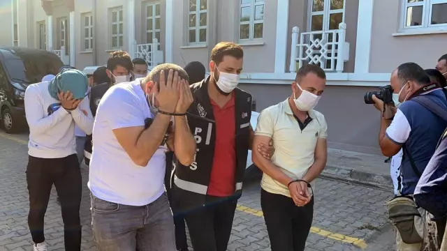 Kendilerini savcı ve polis gibi tanıtıp vatandaşları 3 milyon dolandıran 11 şüpheli yakalandı
