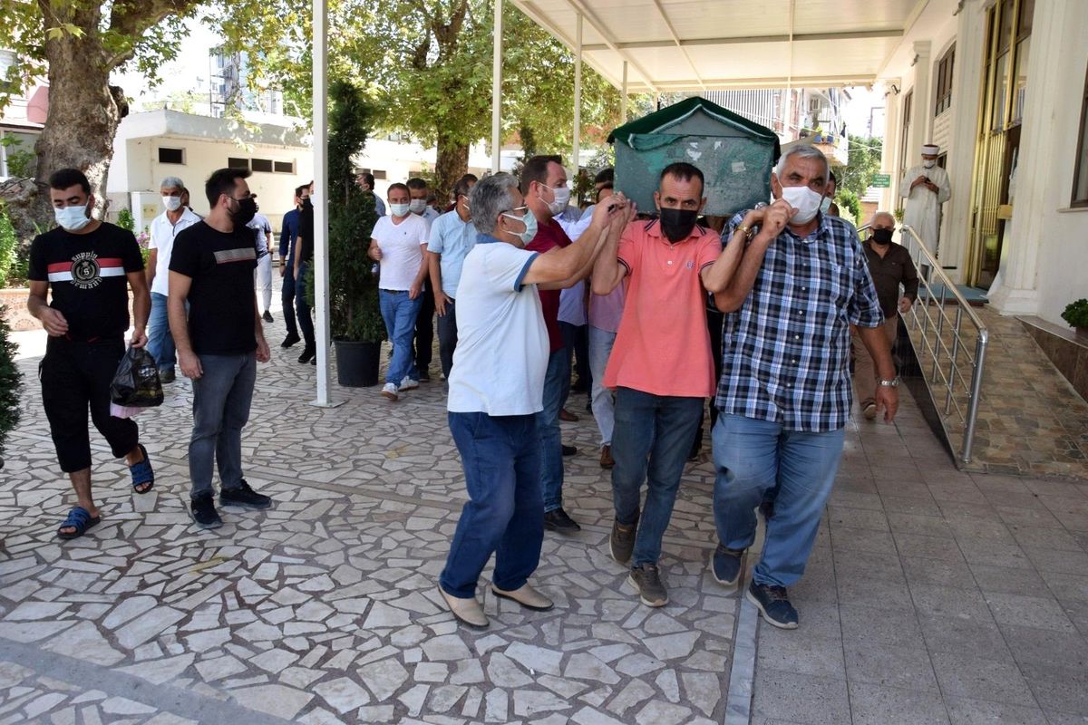 Stor perdenin hayattan kopardığı 5 yaşındaki Miray Elif toprağa verildi