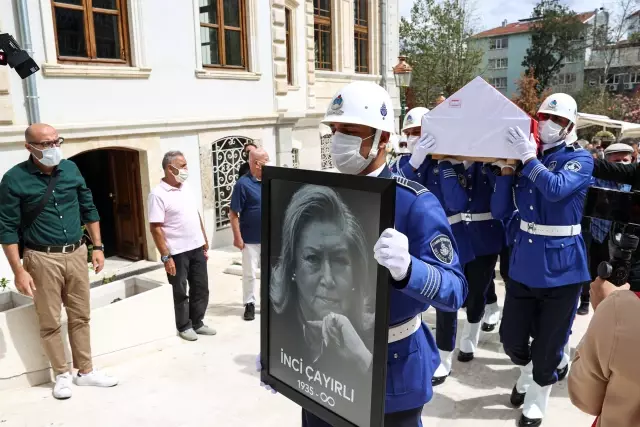 Türk sanat müziği sanatçısı İnci Çayırlı, son yolculuğuna uğurlandı