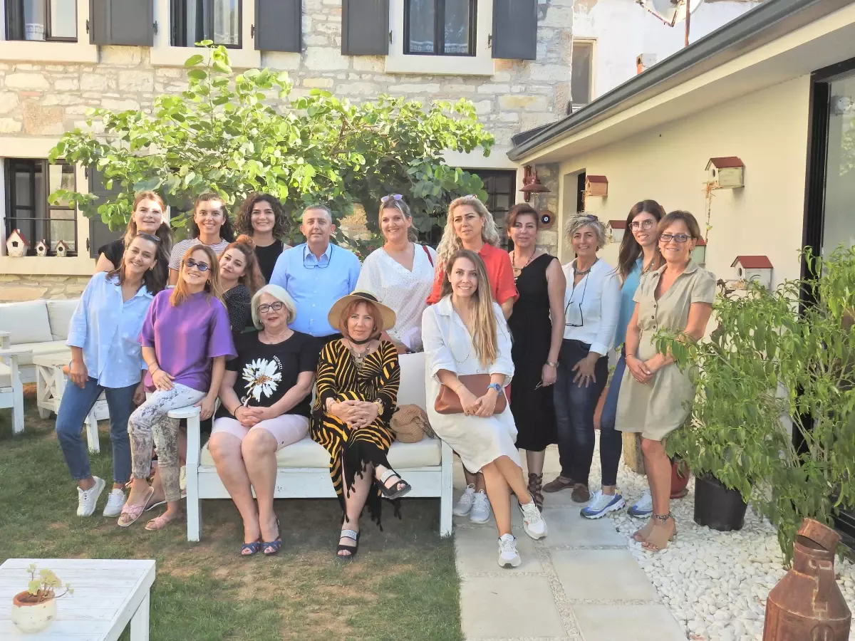 Son dakika haber: Urla'da esnaf kadınlardan 'En İyi Narkotik Polisi Anne' projesine destek