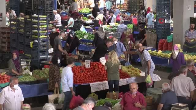 vatandaslar kis hazirliklari icin pazara kost 14373219 o