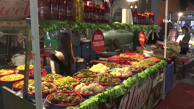 vatandaslar kis hazirliklari icin pazara kost 2 14373219 o