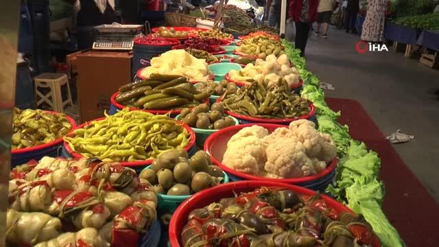 vatandaslar kis hazirliklari icin pazara kost 3 14373219 o
