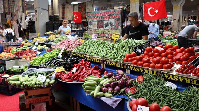 vatandaslar kis hazirliklari icin pazara kost 4 14372046 o