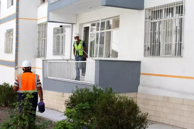 Başkentte taşıyıcı kolonlarında çatlak oluşan bina tamamen boşaltıldı