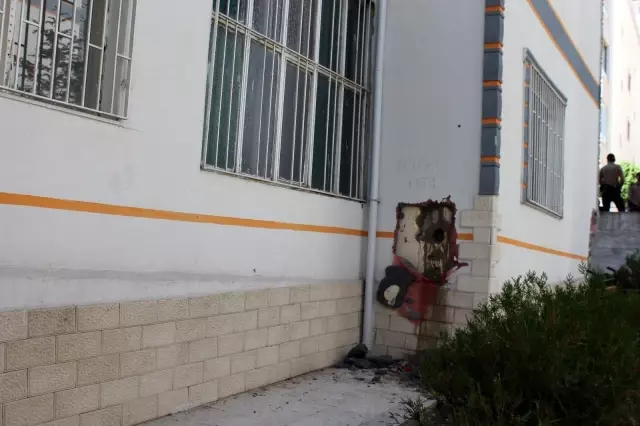 Başkentte taşıyıcı kolonlarında çatlak oluşan bina tamamen boşaltıldı