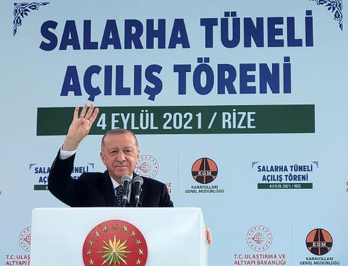 Son dakika haber... Cumhurbaşkanı Erdoğan, açılışını yaptığı Recep Tayyip Erdoğan Üniversitesi Diş Hekimliği Fakültesi hizmet binasını gezdi