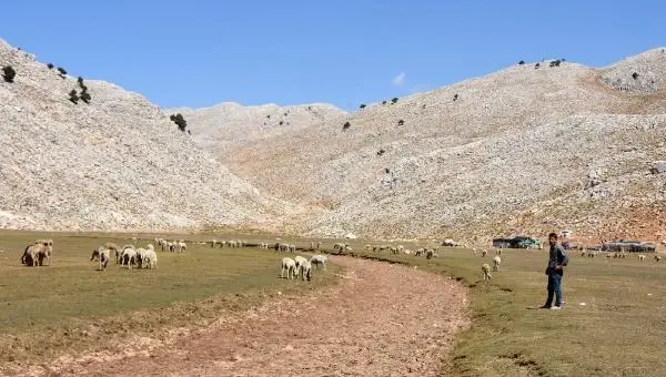 İKİZ GÖLLER KURUYUP TARLA OLDU