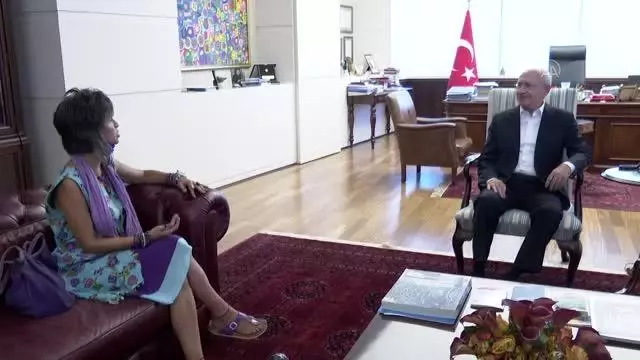 Kılıçdaroğlu, Hacettepe Üniversitesi Antropoloji Kısmını kazanan otizmli Nazım Özgün İpek ile annesini kabul etti