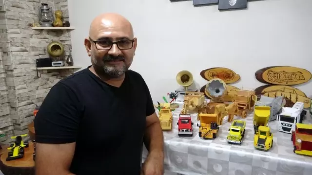 Oğlunun ev ödevi, babanın ahşap yeteneğini ortaya çıkardı Oğlunun ev ödevi, babanın ahşap yeteneğini ortaya çıkardı