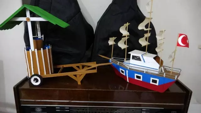 Oğlunun ev ödevi, babanın ahşap yeteneğini ortaya çıkardı Oğlunun ev ödevi, babanın ahşap yeteneğini ortaya çıkardı