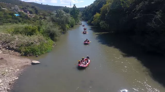 Rafting tutkunları Melen Çayı'nda adrenalin depoluyor