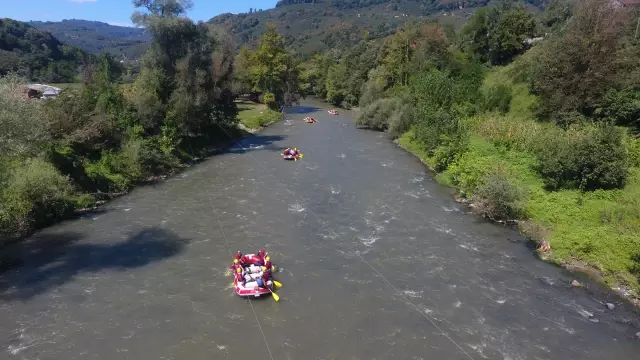 Rafting tutkunları Melen Çayı'nda adrenalin depoluyor