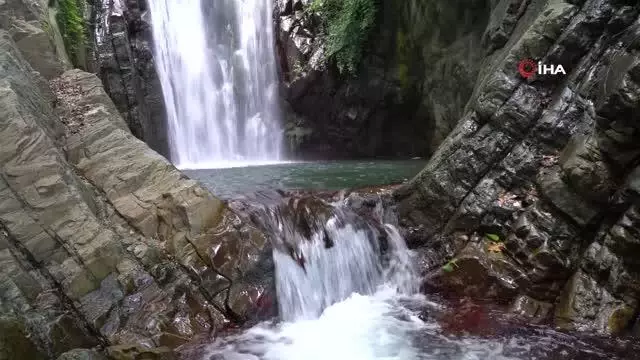 Sıcaktan bunalanlar kanyon ve şelalelere akın ediyor