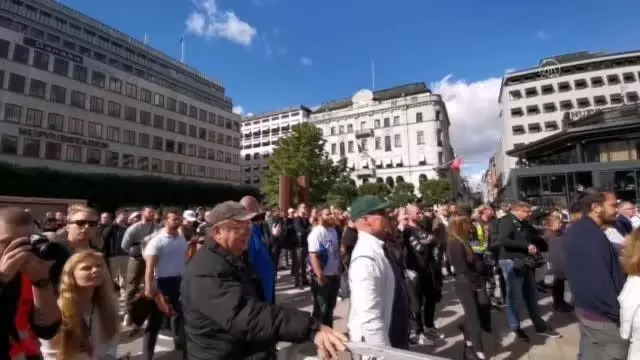 STOCKHOLM - İsveç'te aşırı sağcı parti, göçmen karşıtı miting düzenledi