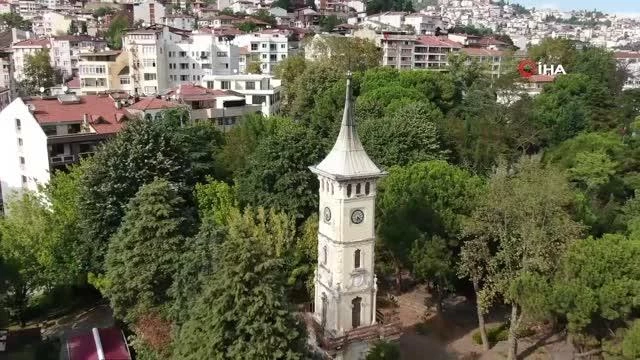 Sultan II. Abdülhamid periyodunda inşa edilen İzmit Saat Kulesi 121 yıldır görkemini koruyor