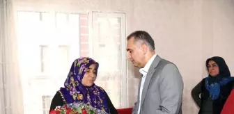 Mahmut Çuhadar: Vali Mahmut Çuhadar'dan Şehit Uzman Çavuş Hakan Bali'nin Ailesine Ziyaret Mahmut Çuhadar: Vali Mahmut Çuhadar'dan Şehit Uzman Çavuş Hakan Bali'nin Ailesine Ziyaret