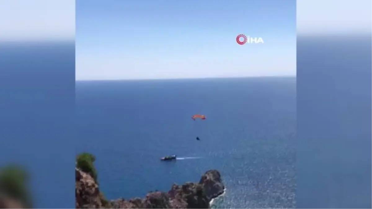 Yamaç paraşütü kayalık alana böyle düştü: Pilot yaralandı