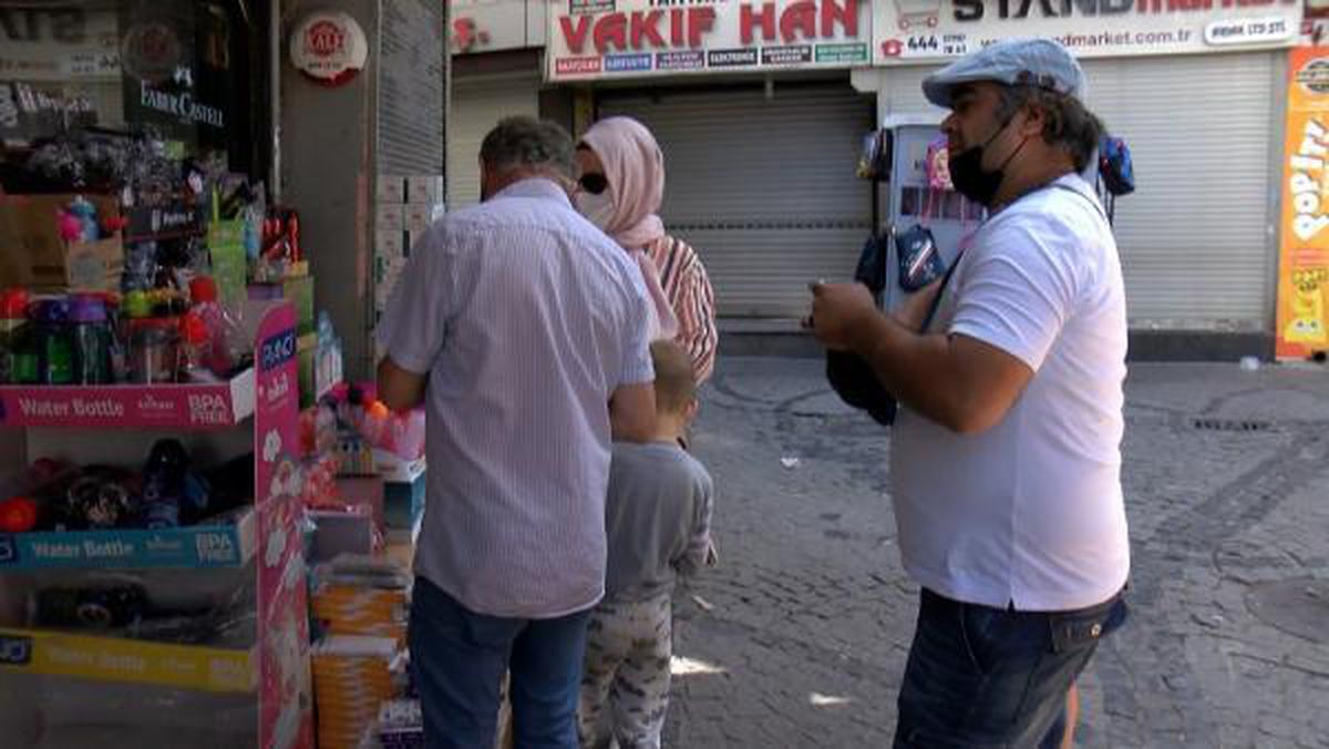 EMİNÖNÜ'NDE OKUL ALIŞVERİŞİ HEYACANI