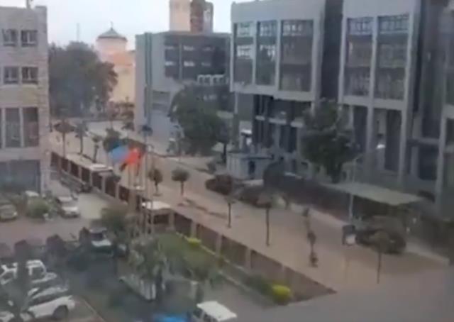Gine'de darbe girişimi! Askerler sokağa indi, kent merkezine girişler kapatıldı