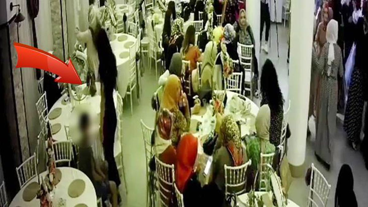 Önce dans ettiler sonra çaldılar! Düğündeki hırsızlık anı kamerada