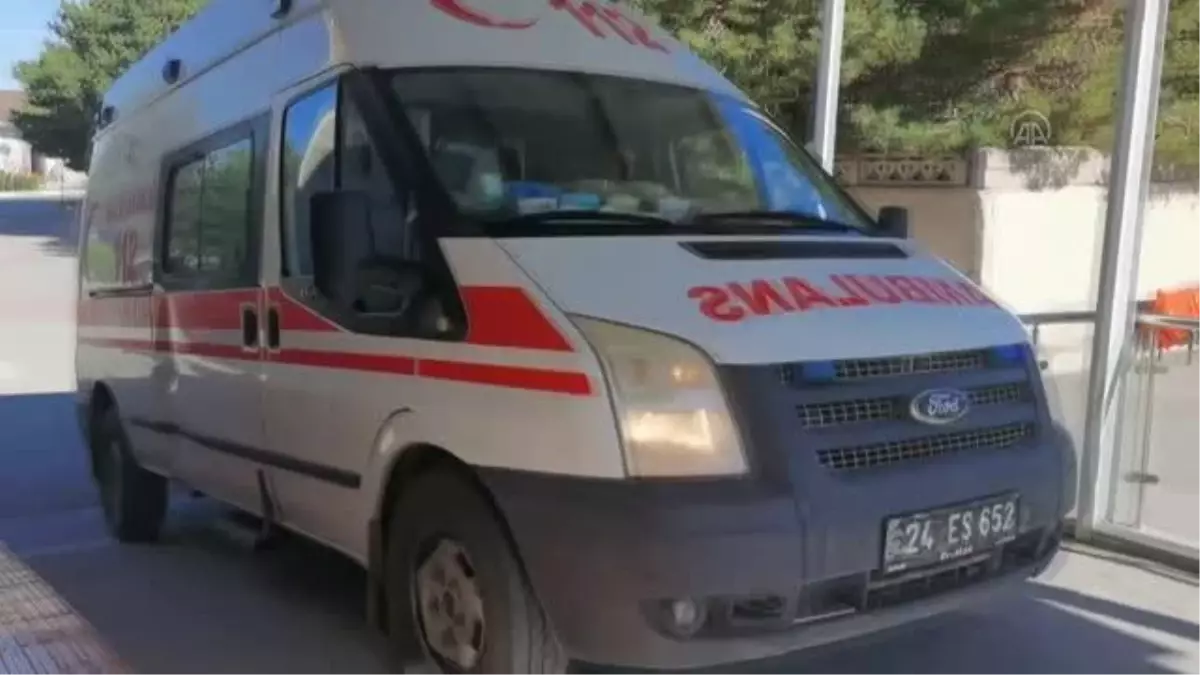 Saman yığınının altında kalan kadın hayatını kaybetti