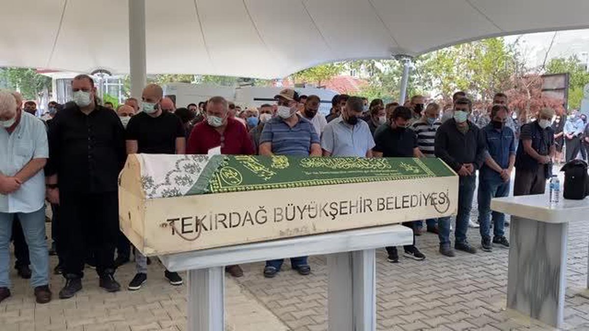 Yük trenin minibüse çarpması sonucu vefat eden 2 kişi toprağa verildi
