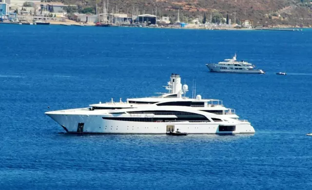 Kazak milyarderin 200 milyon dolarlık lüks yatı Bodrum'a demir atı