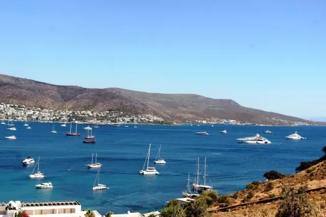 Kazak milyarderin 200 milyon dolarlık lüks yatı Bodrum'a demir atı