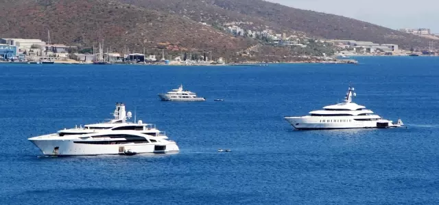 Kazak milyarderin 200 milyon dolarlık lüks yatı Bodrum'a demir atı